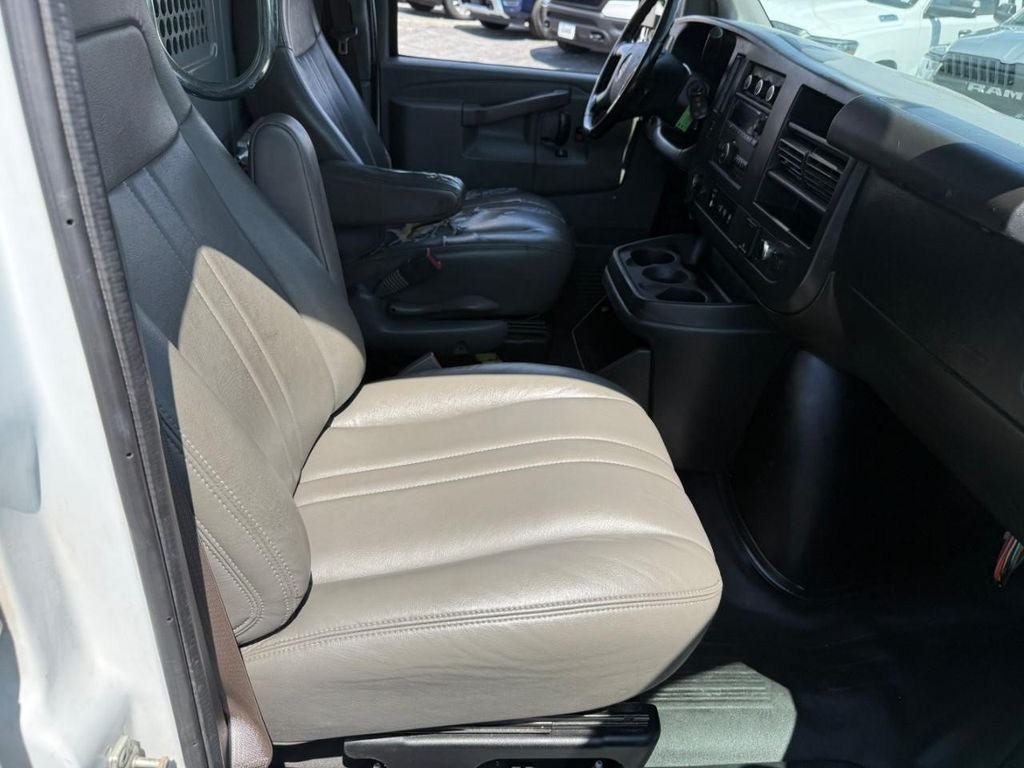Used 2017 GMC Savana 2500 RWD image 11