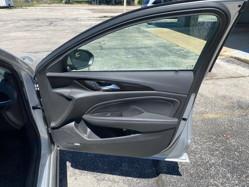 Used 2018 Buick Regal Essence w/ Driver Confidence Package #1 AWD/4WD image 30