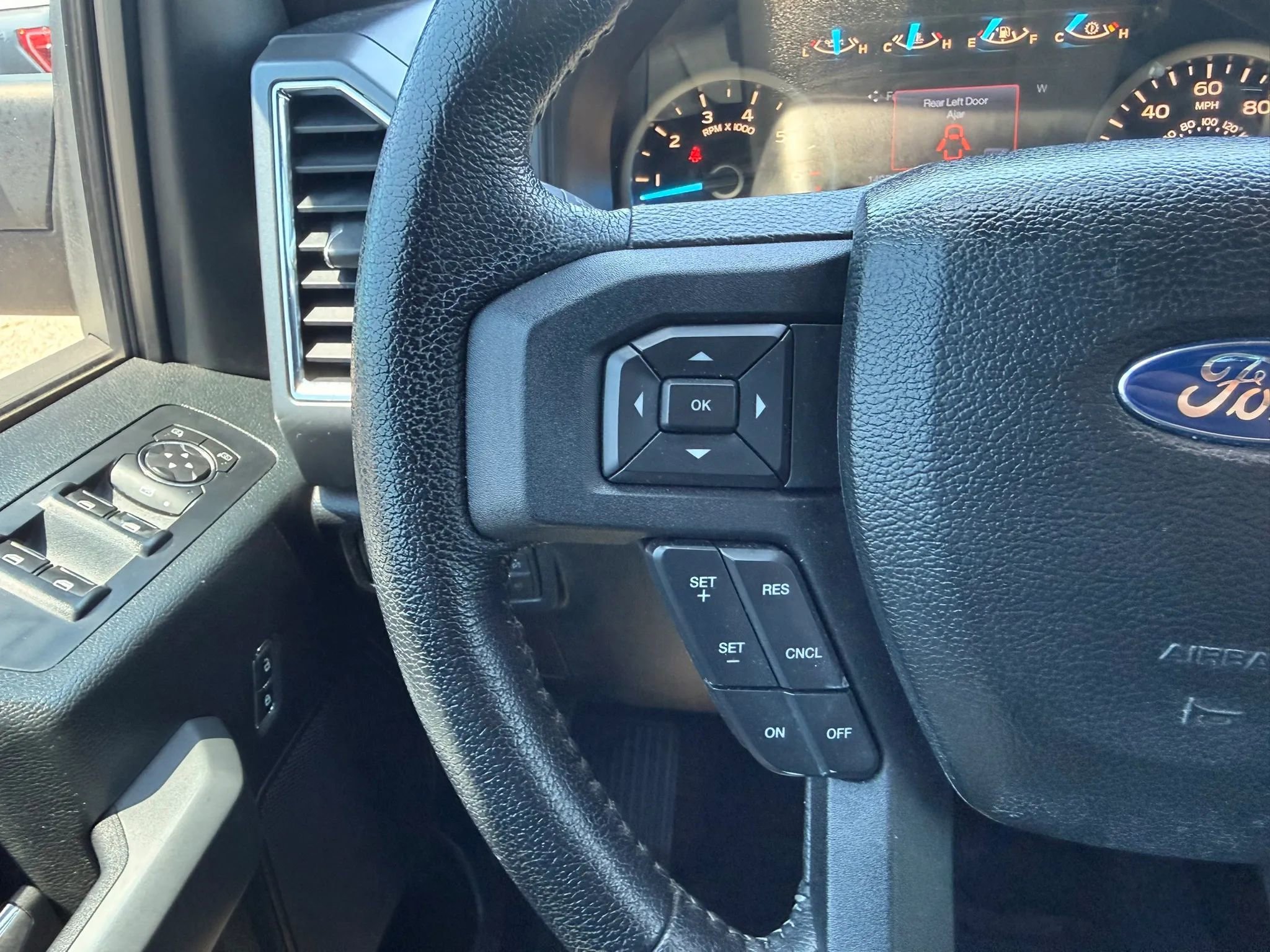 Used 2015 Ford F150 XLT w/ Equipment Group 302A Luxury AWD/4WD image 21