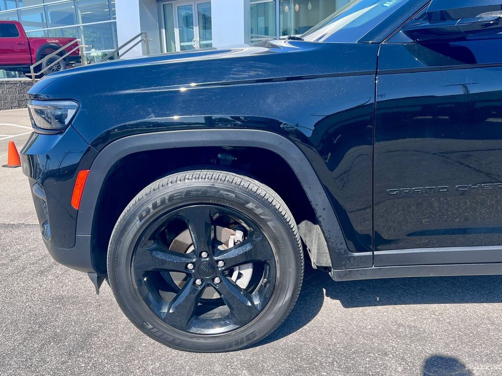 Used 2023 Jeep Grand Cherokee Altitude AWD/4WD image 28