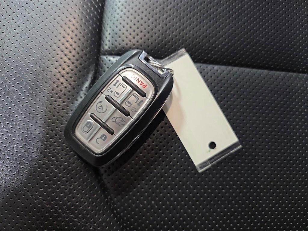 Used 2020 Chrysler Pacifica Limited image 35