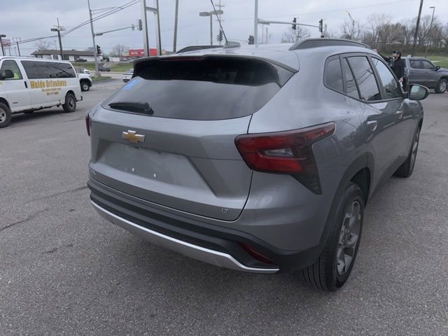 Used 2025 Chevrolet Trax LT w/ LT Convenience Package image 12