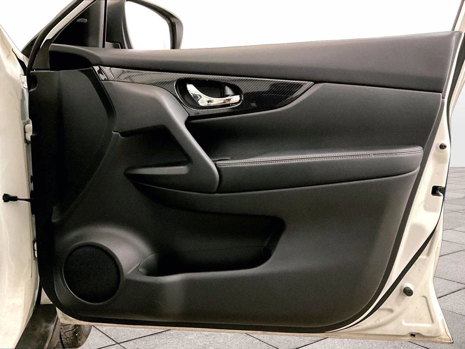 Used 2019 Nissan Rogue SL w/ Premium Package image 23