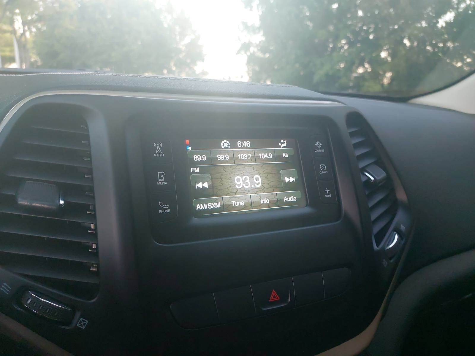 Used 2015 Jeep Cherokee Sport w/ Cold Weather Group AWD/4WD image 21