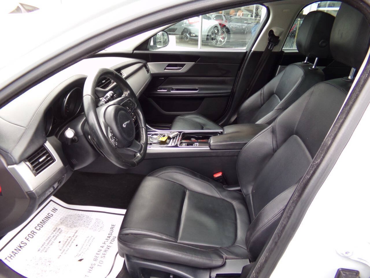 Used 2016 Jaguar XF Premium RWD image 8