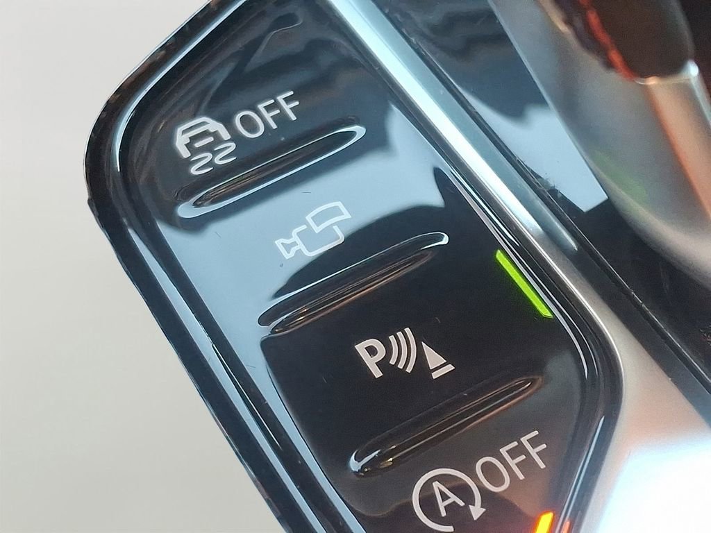 Used 2021 BMW X5 M w/ Executive Package image 25