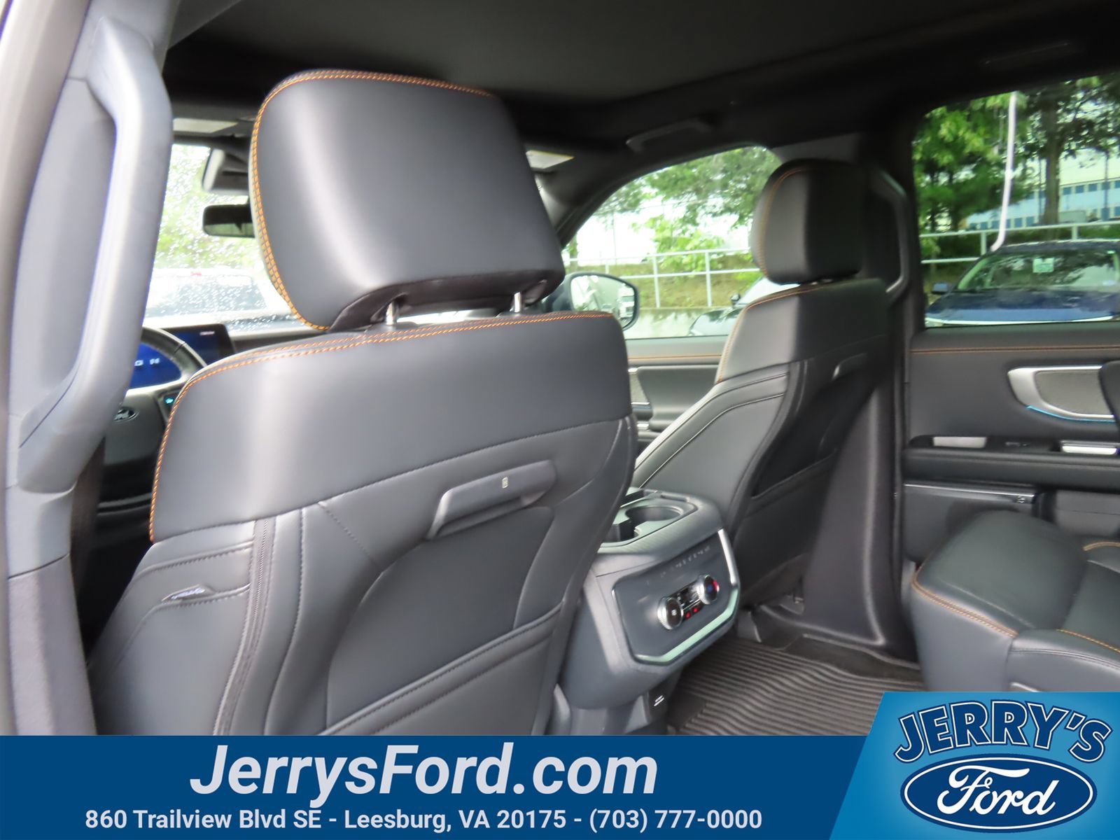 Used 2025 Ford Expedition Tremor AWD/4WD image 30