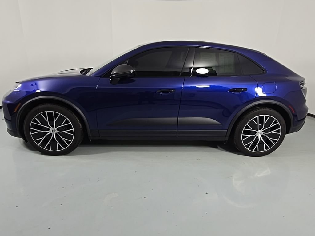 Used 2024 Porsche Macan 4 Electric image 4