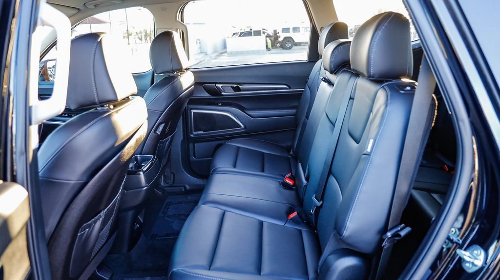 Used 2025 Kia Telluride LX image 22
