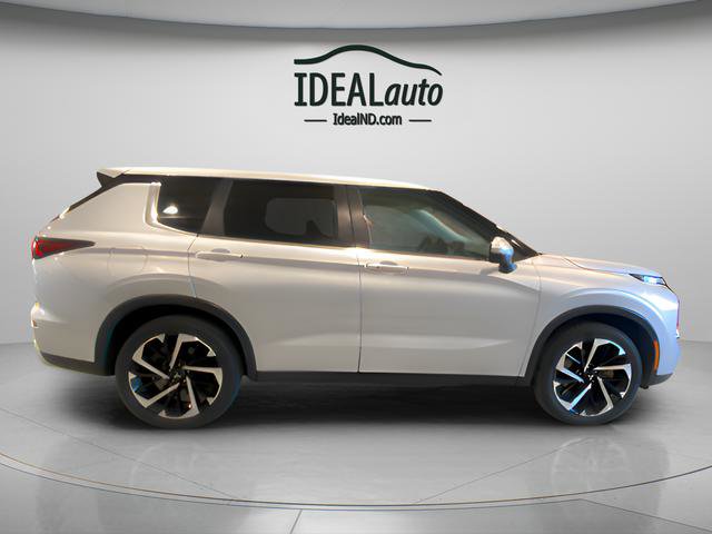Used 2024 Mitsubishi Outlander SE AWD/4WD image 11