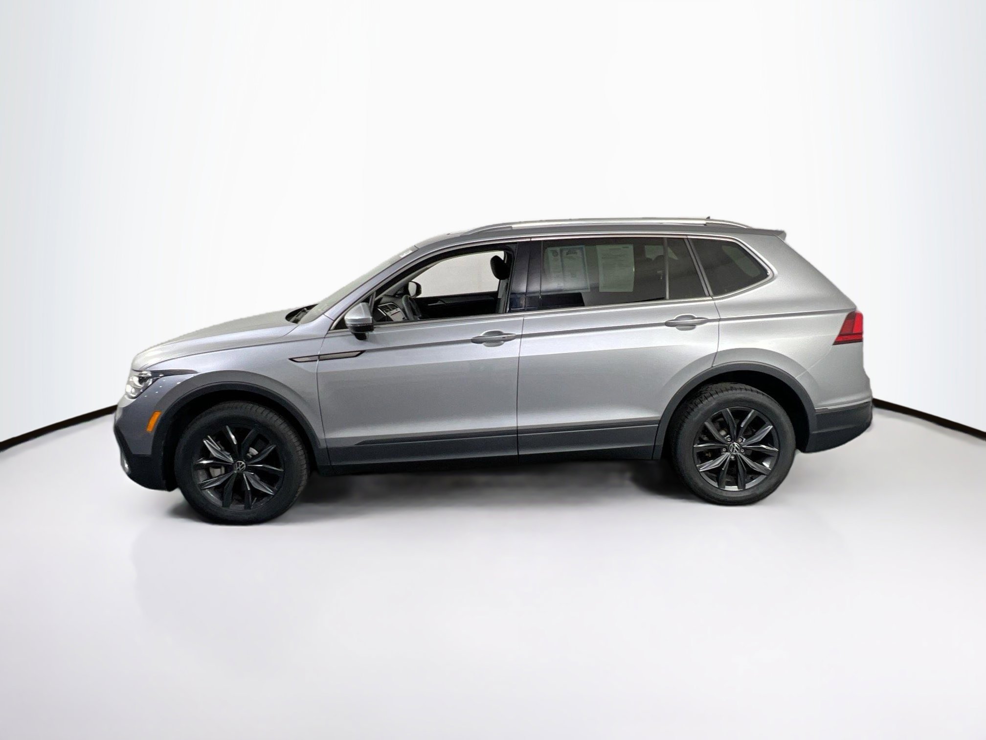 Used 2022 Volkswagen Tiguan SE AWD/4WD image 8