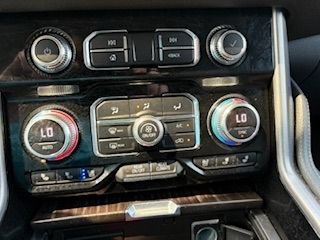Used 2021 GMC Yukon XL Denali w/ Denali Premium Package AWD/4WD image 16