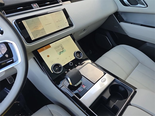 Used 2021 Land Rover Range Rover Velar R-Dynamic S image 23