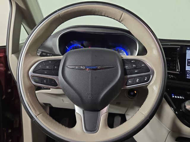 Used 2019 Chrysler Pacifica Limited w/ Tire & Wheel Group FWD image 22