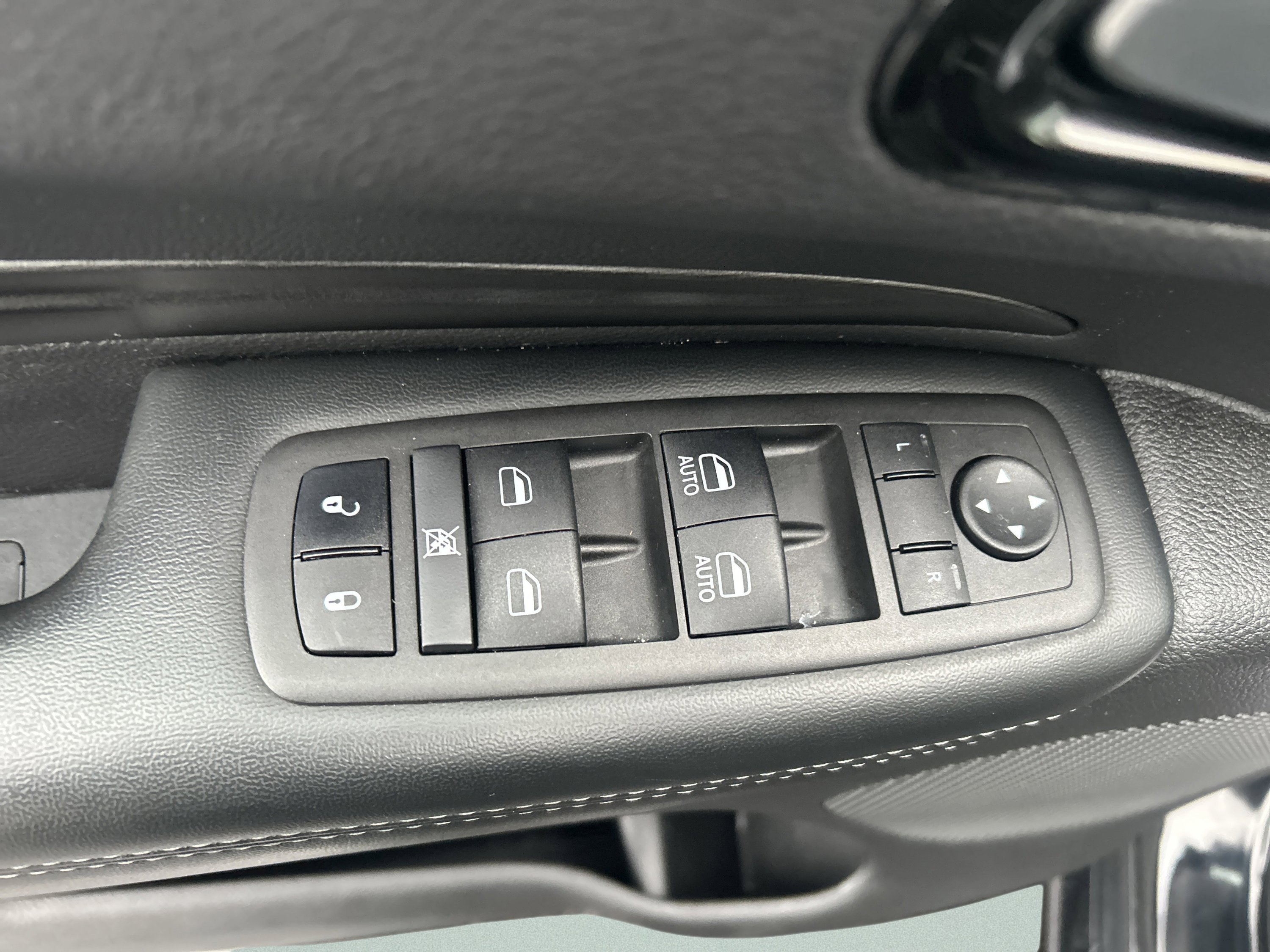 Used 2024 Dodge Durango SXT w/ SXT Blacktop Group image 13