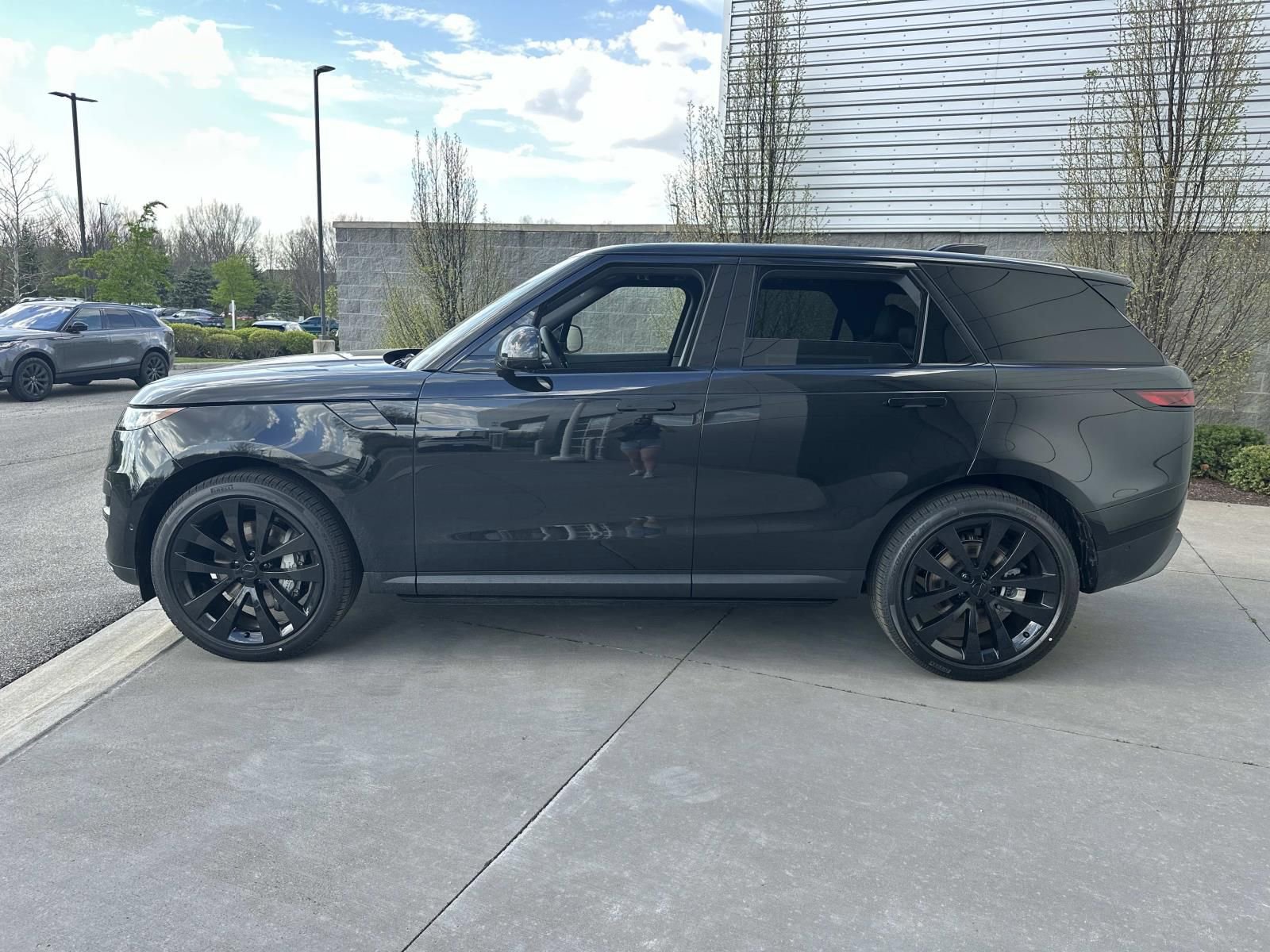 New 2026 Land Rover Range Rover Sport SE AWD/4WD image 8