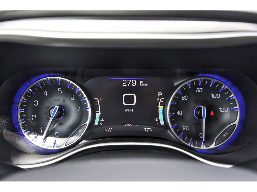 Used 2023 Chrysler Pacifica Touring-L image 14