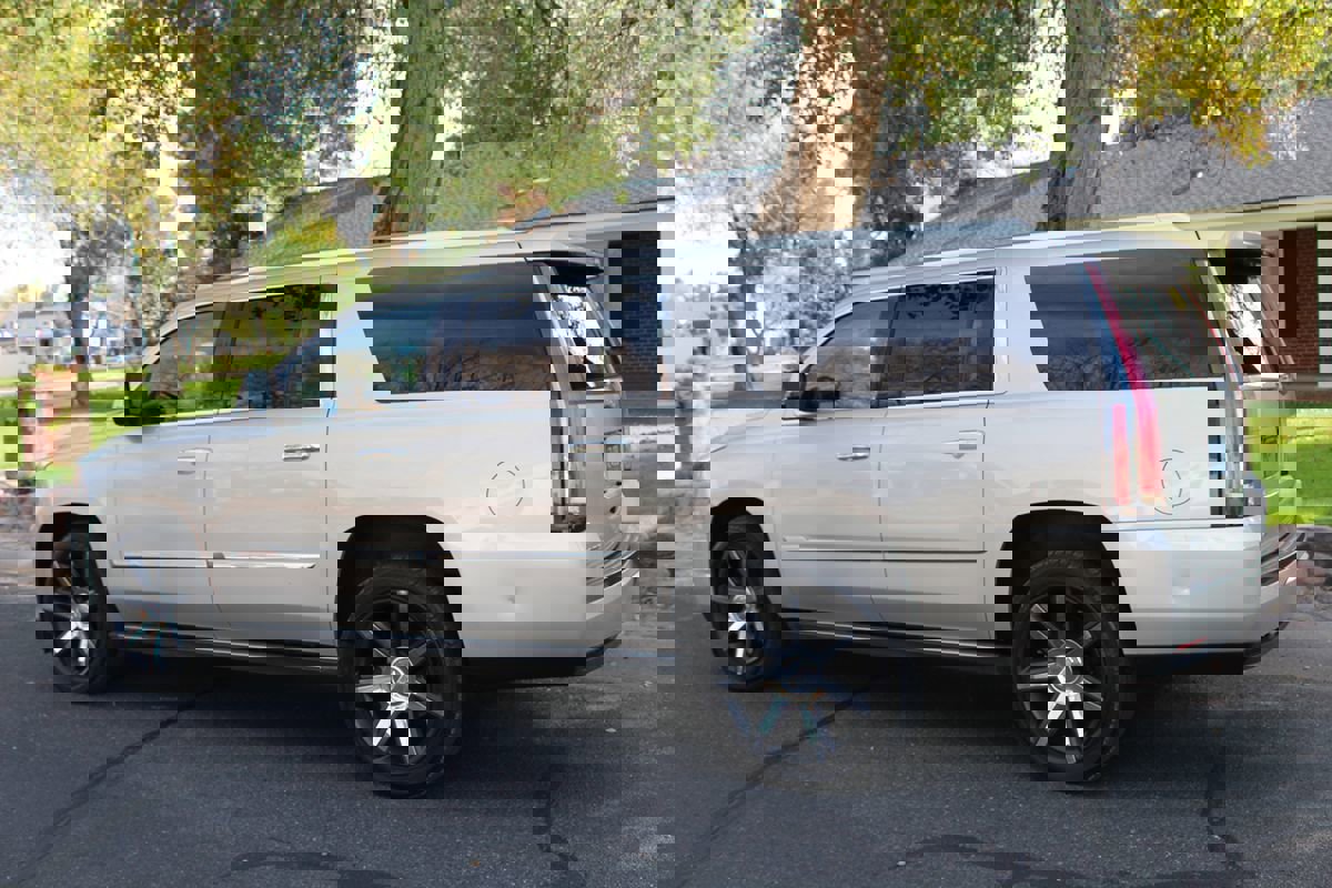 Used 2015 Cadillac Escalade ESV Premium image 65