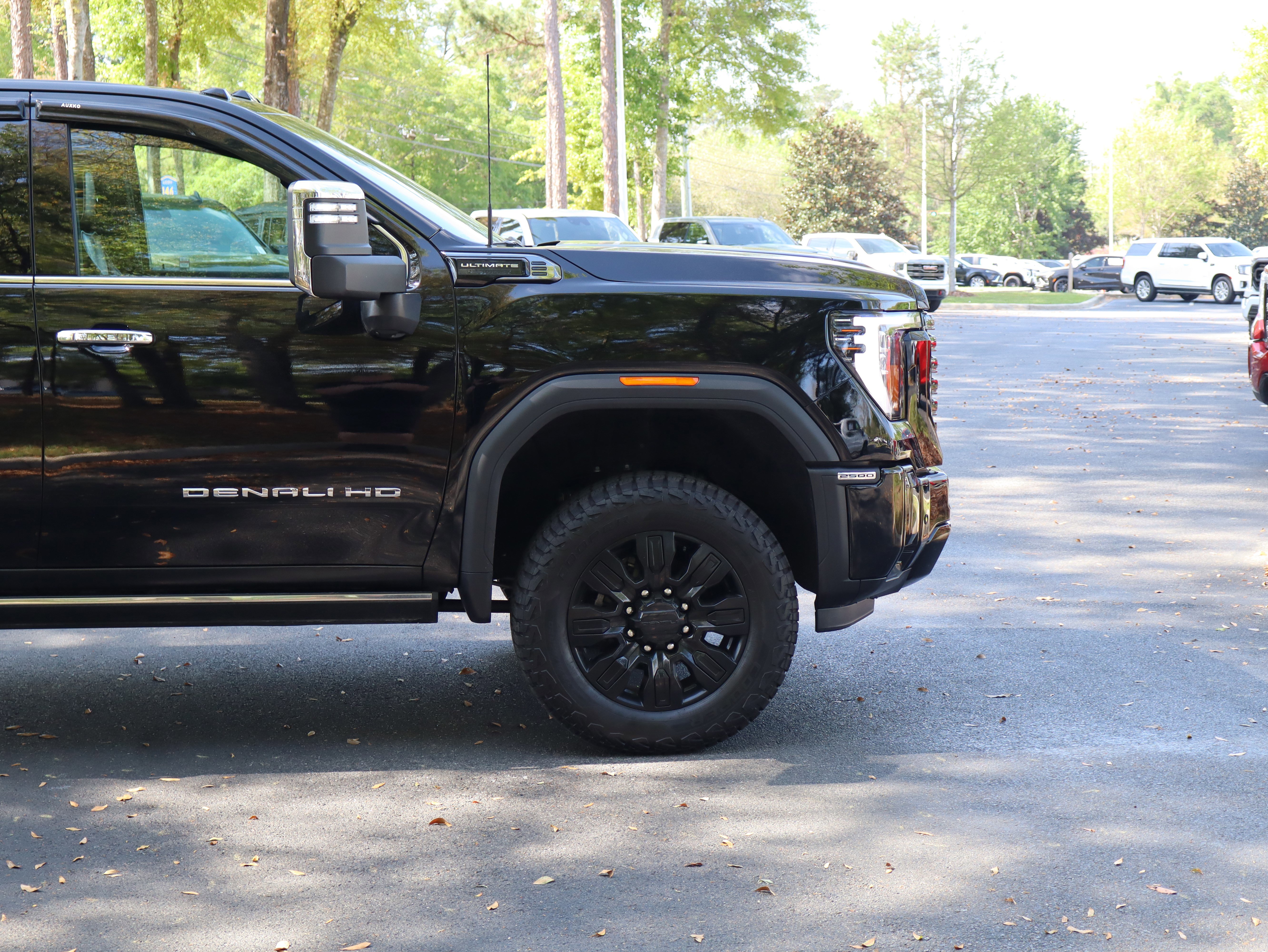 Used 2025 GMC Sierra 2500 Denali Ultimate image 11