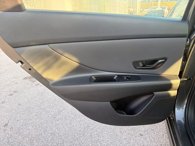 Used 2025 Hyundai Elantra Sport FWD image 30