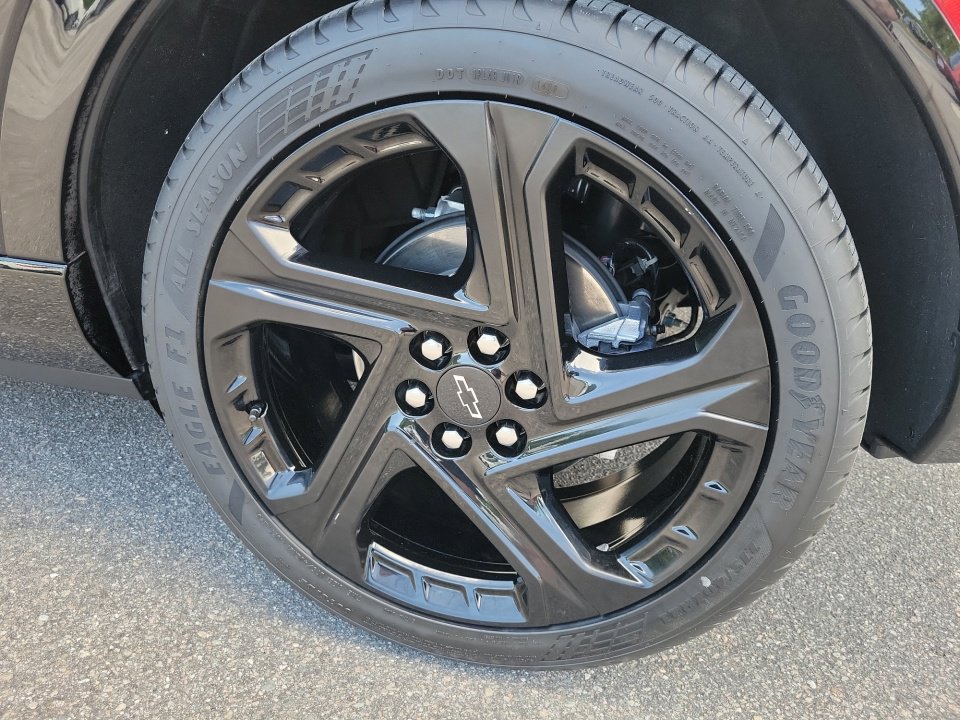 Used 2024 Chevrolet Equinox EV RS FWD image 24