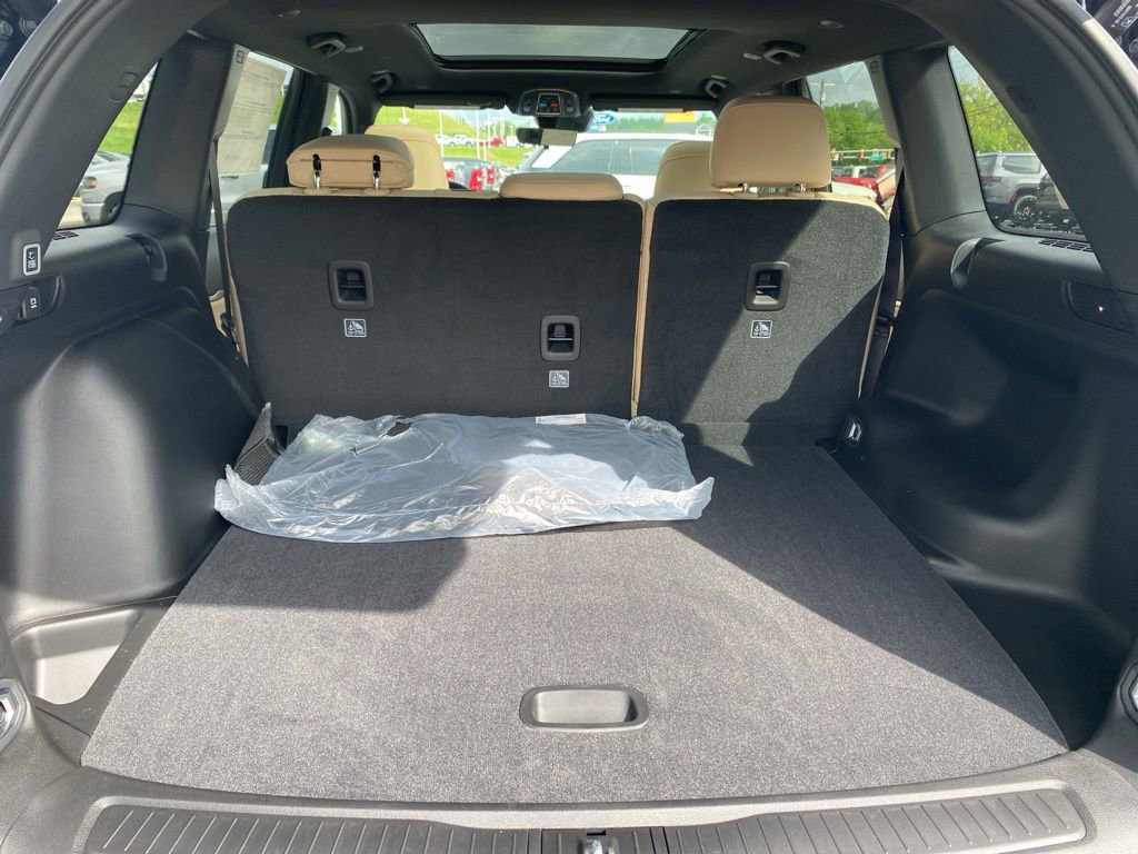 New 2025 Jeep Grand Cherokee Limited w/ Black Appearance Package image 16