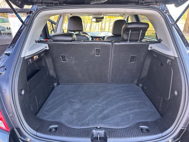 Used 2020 Chevrolet Trax Premier FWD image 12