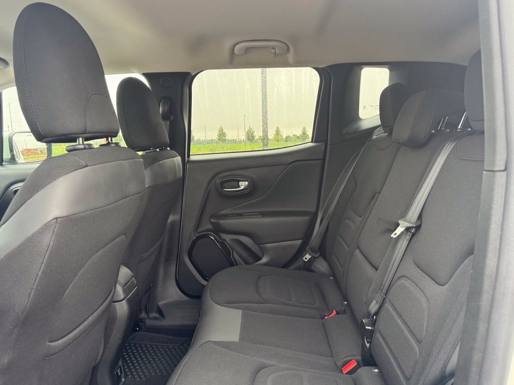 Used 2017 Jeep Renegade Altitude AWD/4WD image 31