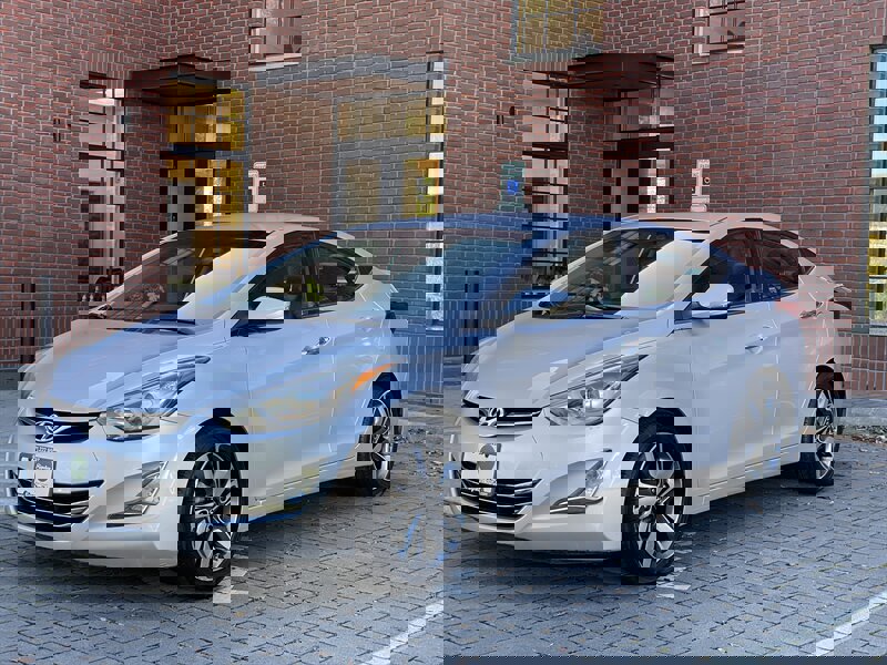 Used 2015 Hyundai Elantra Limited image 1