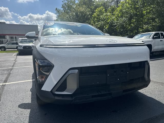 Used 2025 Hyundai Kona SEL FWD image 11