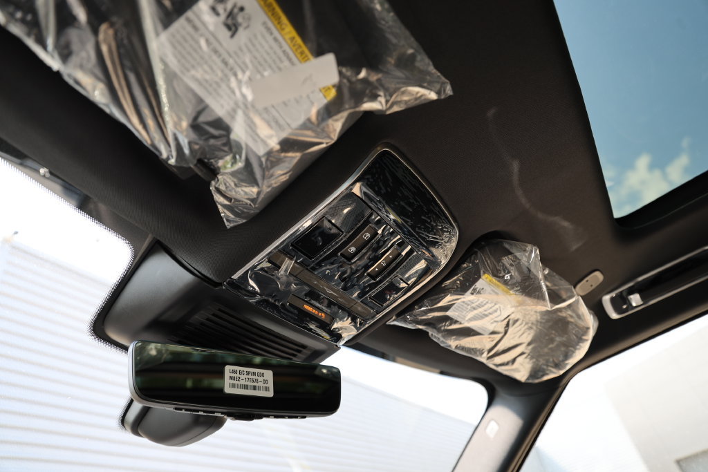 New 2026 Land Rover Range Rover SE AWD/4WD image 6