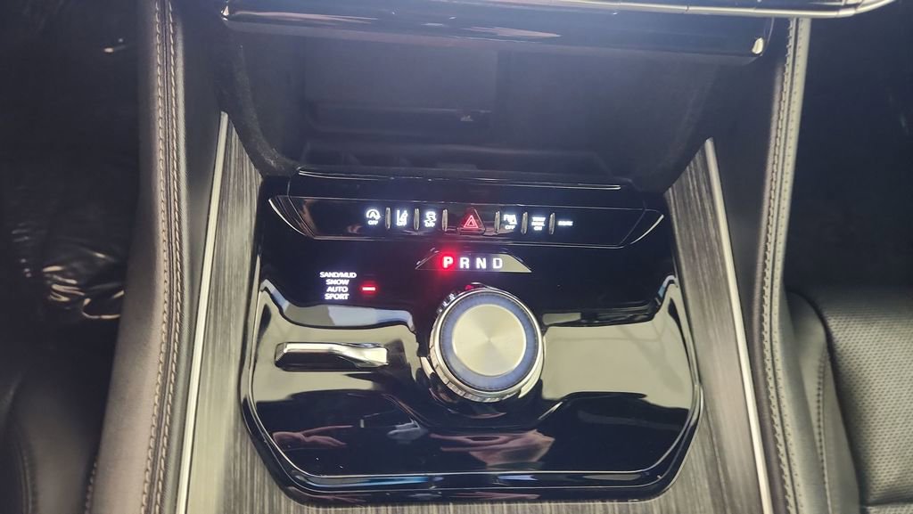 Used 2024 Jeep Wagoneer L Series II w/ Flexible Seating Group image 33