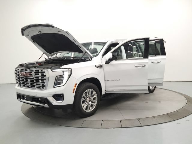 Used 2025 GMC Yukon XL Denali AWD/4WD image 12