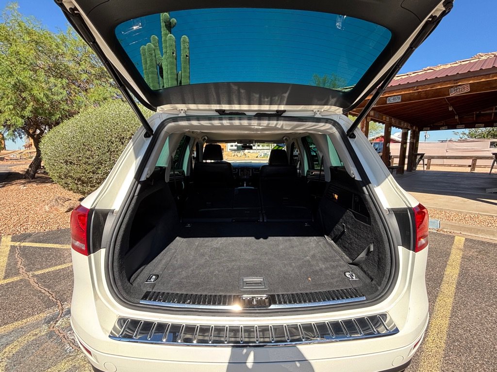 Used 2011 Volkswagen Touareg Sport AWD/4WD image 19