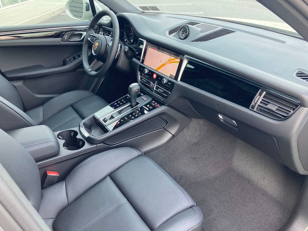 Used 2024 Porsche Macan image 33