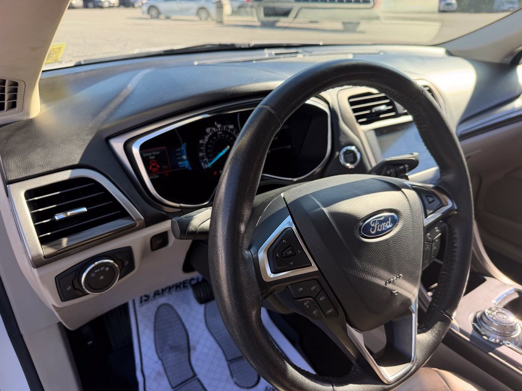 Used 2018 Ford Fusion SE w/ Fusion SE Technology Package AWD/4WD image 11