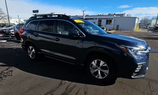 Used 2024 Subaru Ascent Premium w/ Convenience Package image 2