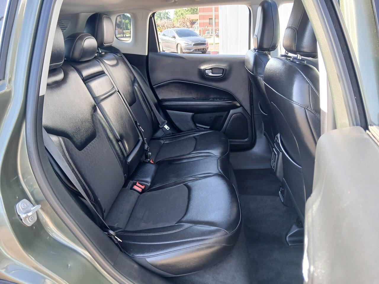 Used 2017 Jeep Compass Latitude w/ Popular Equipment Group FWD image 10