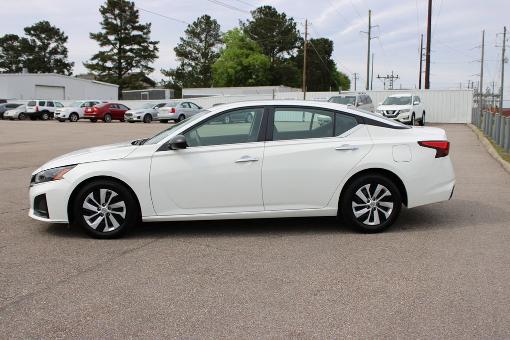 Used 2024 Nissan Altima 2.5 S FWD image 3