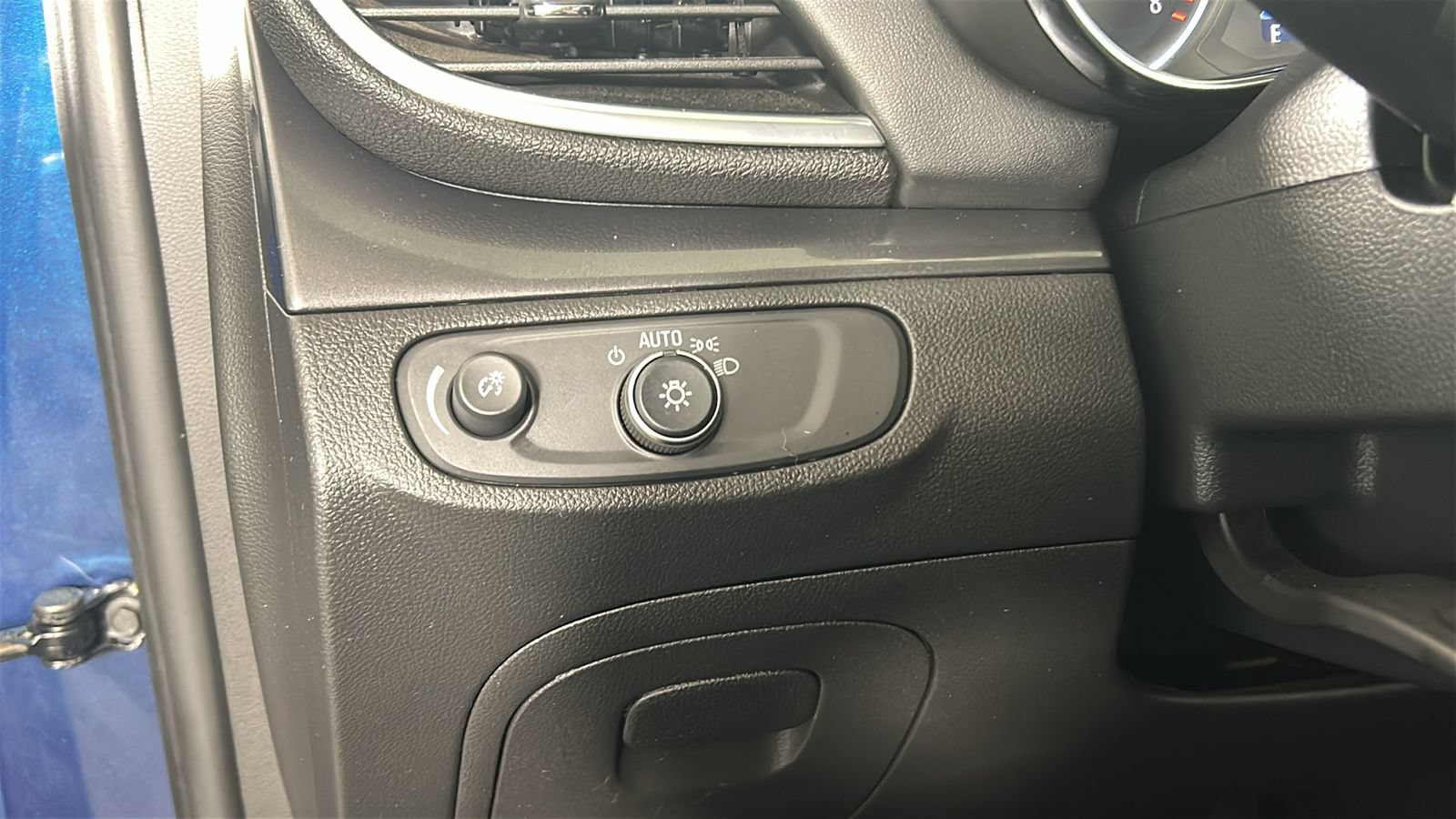 Used 2019 Buick Encore Preferred AWD/4WD image 24