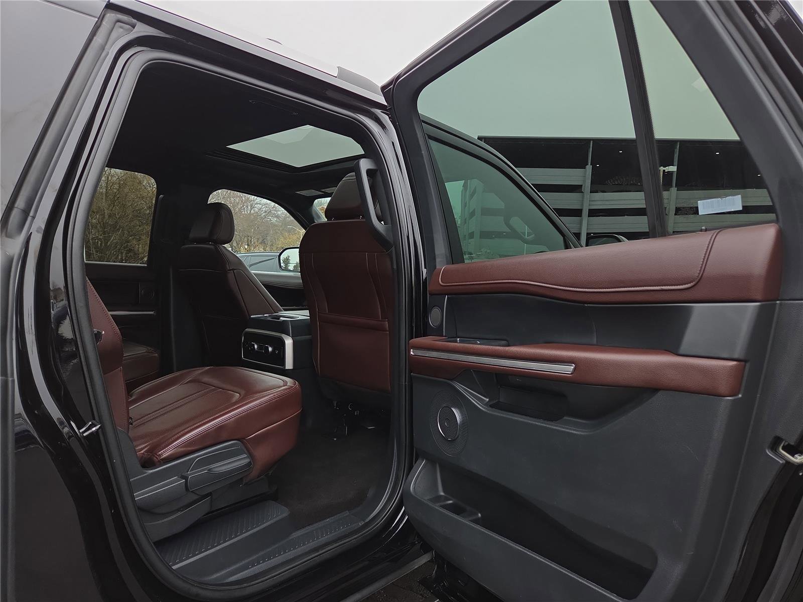 Used 2023 Ford Expedition Max Limited image 32