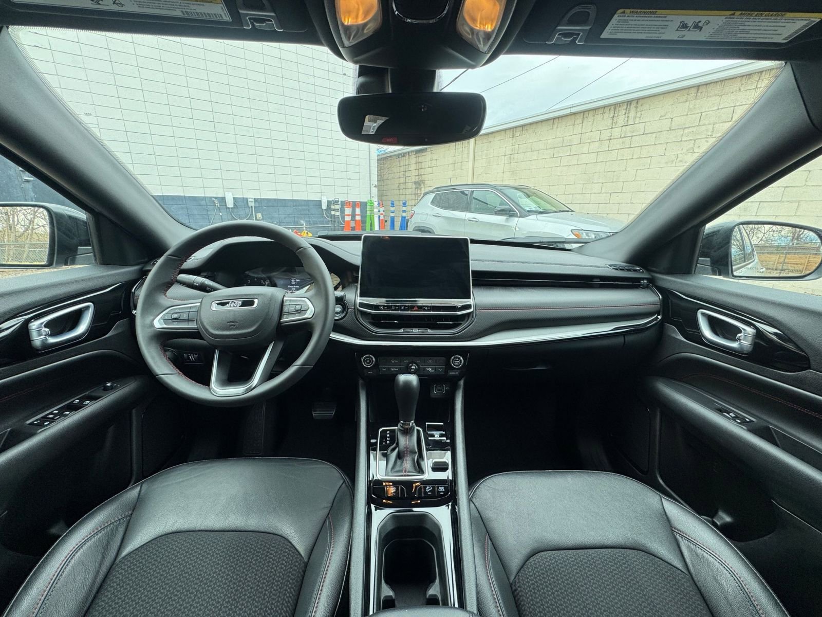 Used 2025 Jeep Compass Trailhawk image 32