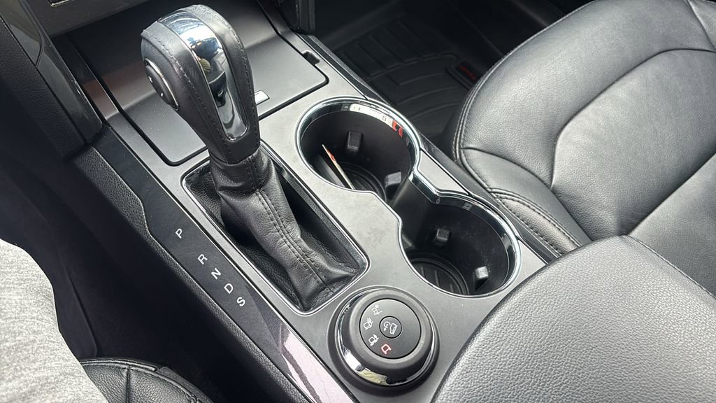 Used 2018 Ford Explorer XLT w/ Equipment Group 202A image 21