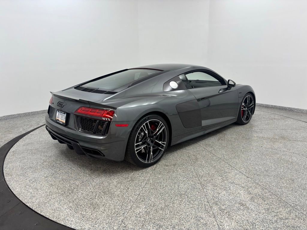Used 2018 Audi R8 V10 w/ Premium Package image 11