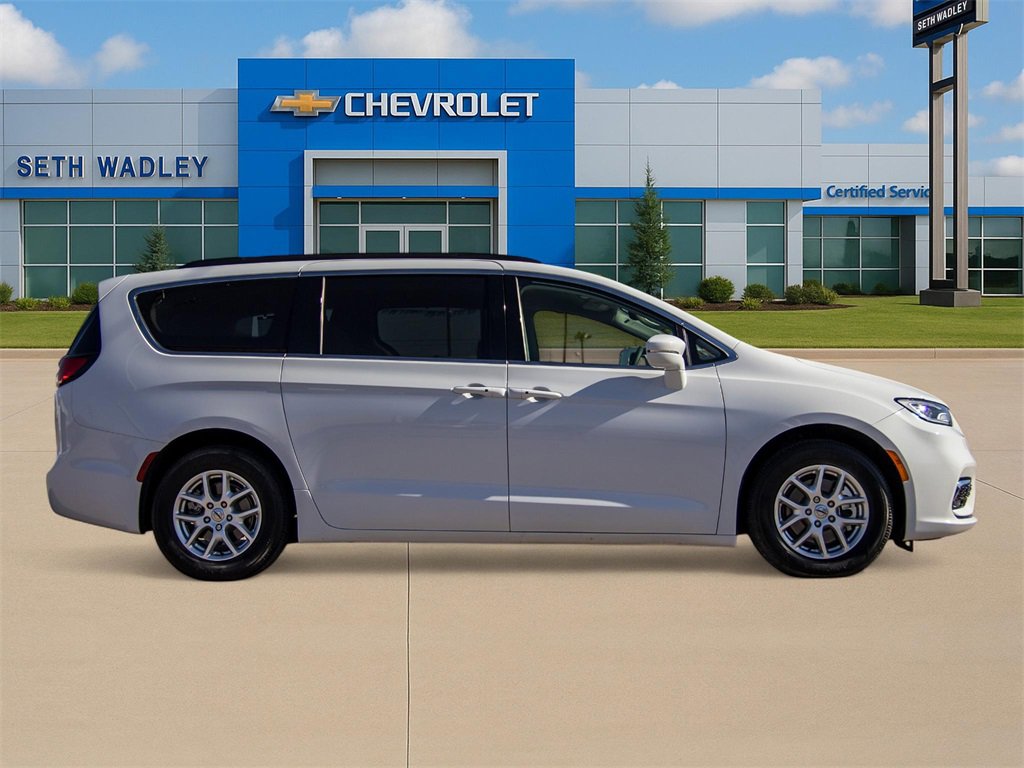 Used 2022 Chrysler Pacifica Touring-L image 8