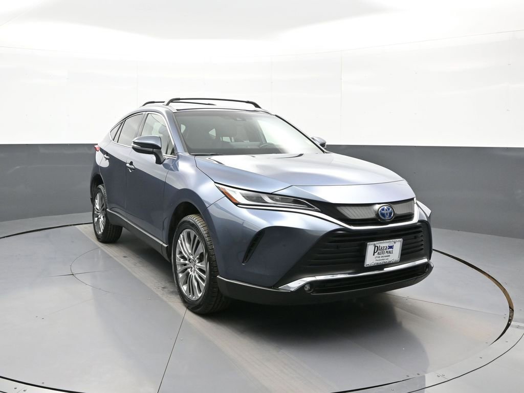 Certified 2023 Toyota Venza XLE AWD/4WD image 3