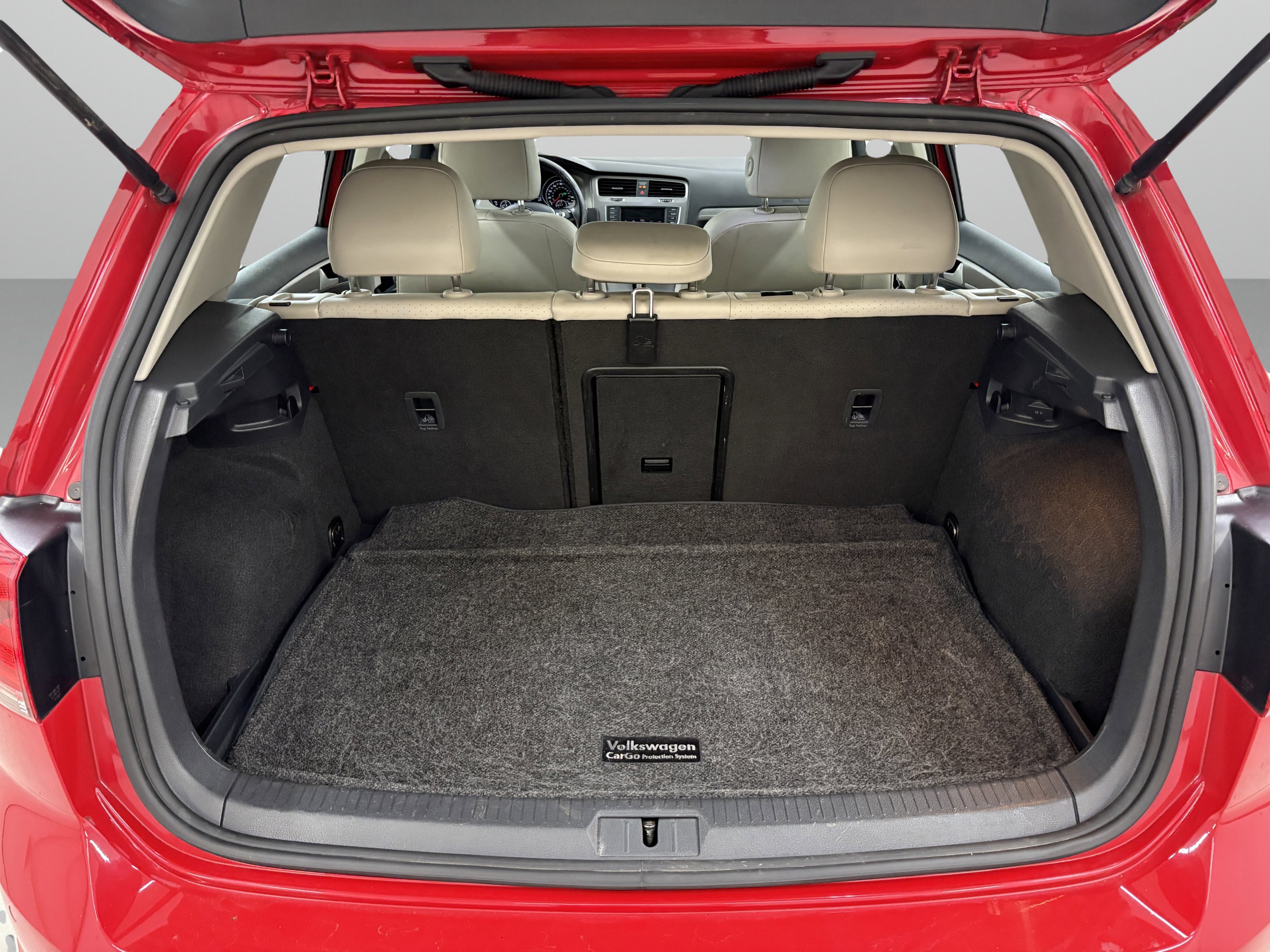 Used 2016 Volkswagen Golf SE w/ Lighting Package image 9