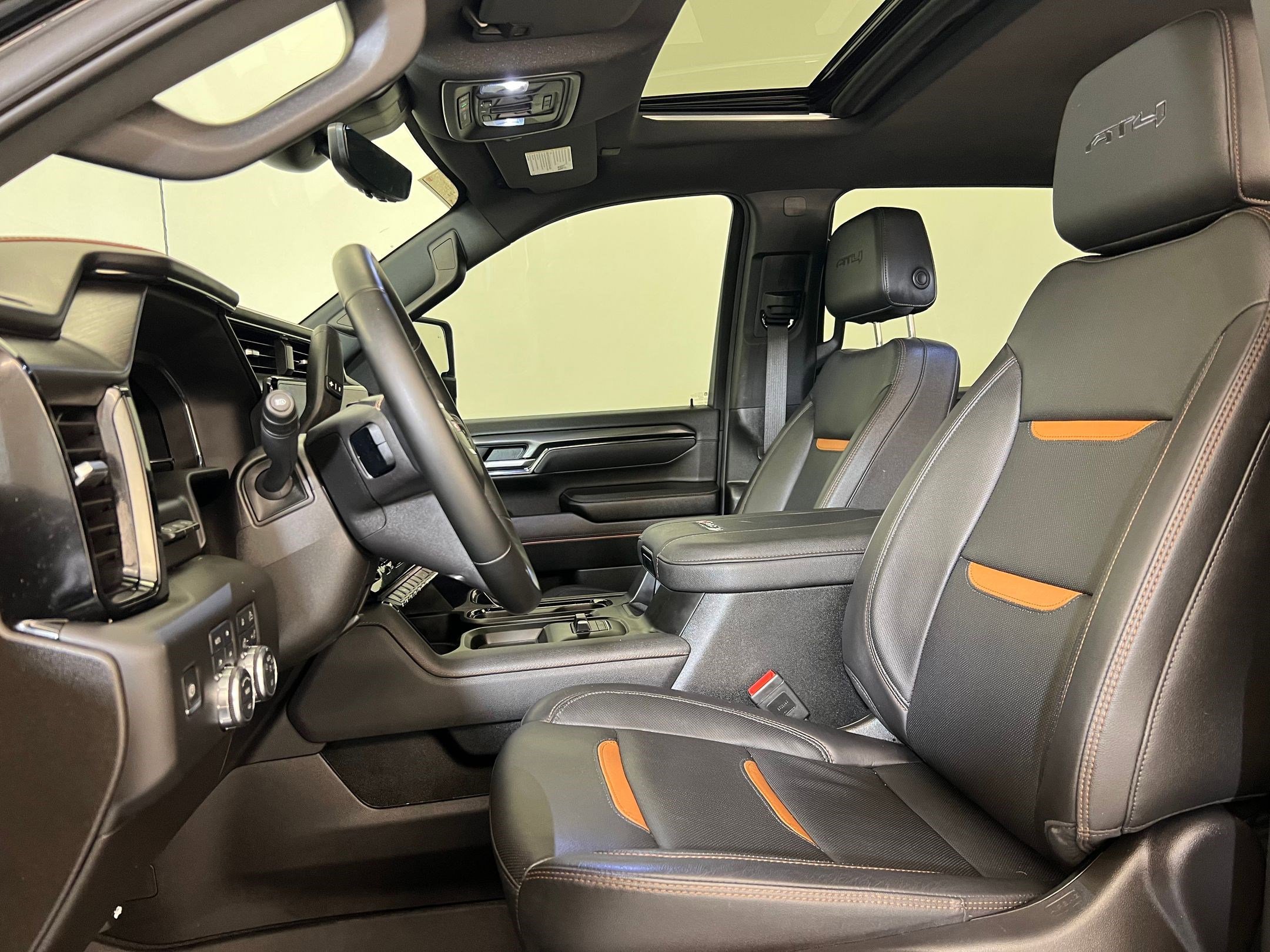 Used 2025 GMC Sierra 2500 AT4 w/ AT4 Premium Plus Package image 5