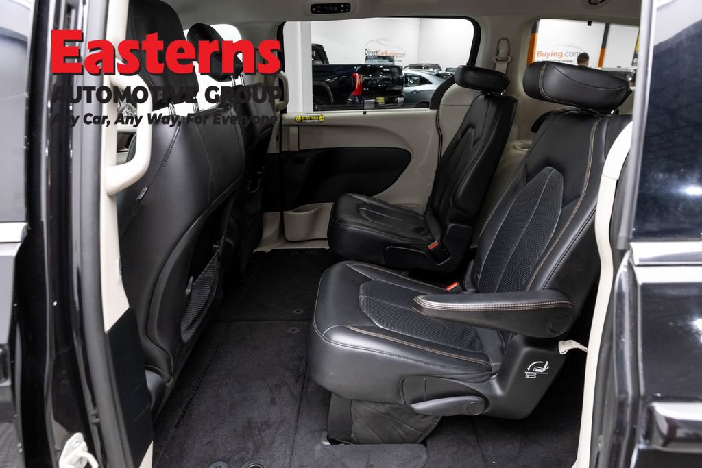 Used 2019 Chrysler Pacifica Touring-L FWD image 20