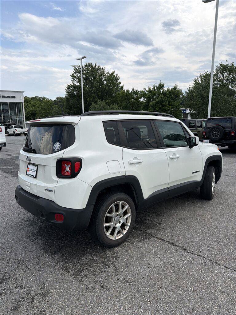 Used 2019 Jeep Renegade Latitude AWD/4WD image 5